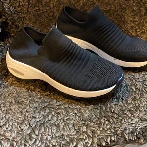 Cushionare foot support slip on sneakers